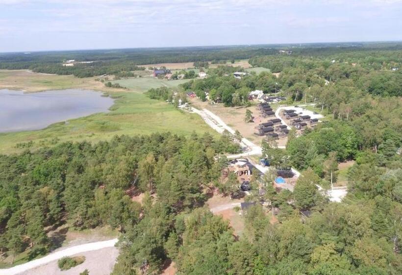 בית מלון כפרי Fide äventyrsby & Camping