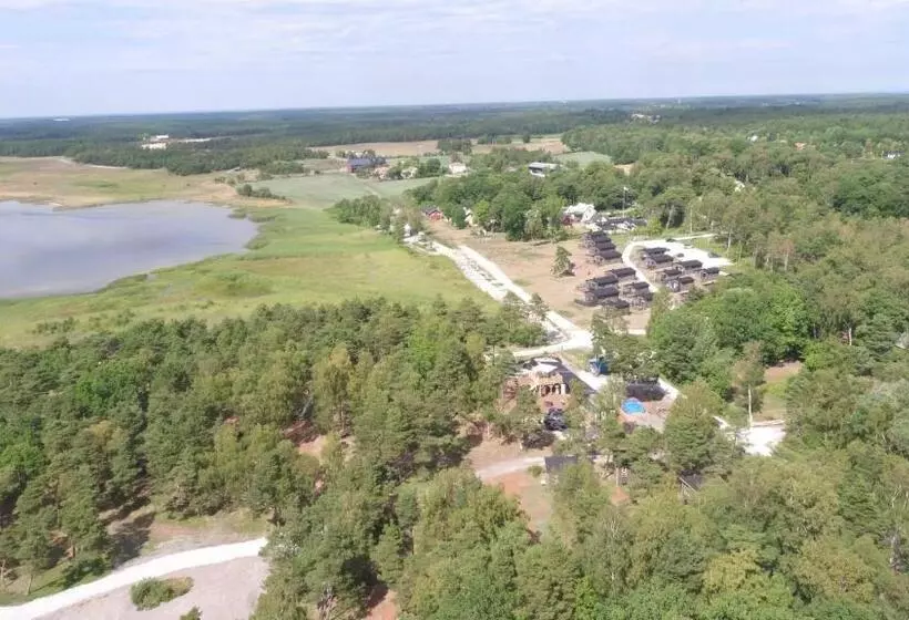 ホテル Fide äventyrsby & Camping