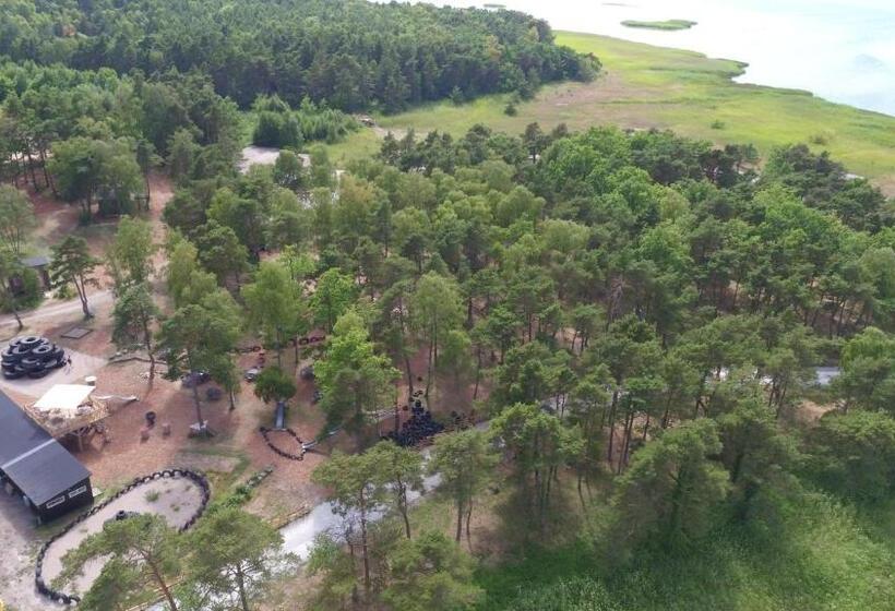 בית מלון כפרי Fide äventyrsby & Camping