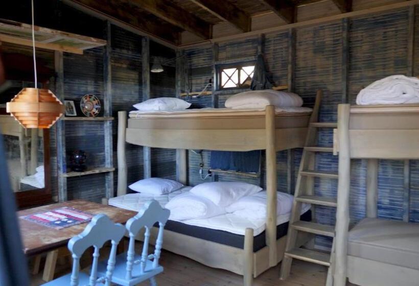 בית מלון כפרי Fide äventyrsby & Camping