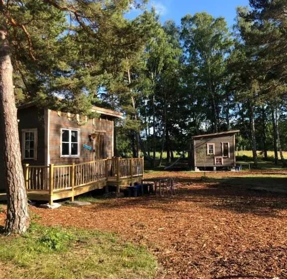 ホテル Fide äventyrsby & Camping