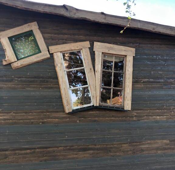 בית מלון כפרי Fide äventyrsby & Camping