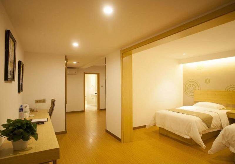 בית מלון כפרי Greentree Inn Zhangjiakou City Chicheng County Xiacheng Avenue Oriental Yijing Express