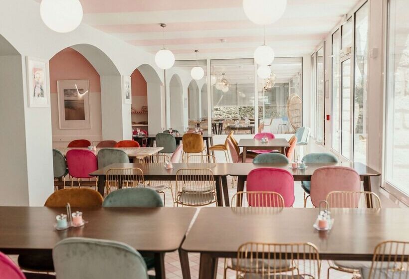 Отель Greet Hôtel Pont Du Gard Route D Avignon