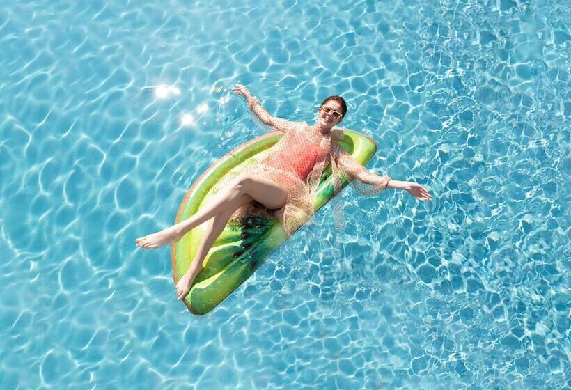 Отель Greet Hôtel Pont Du Gard Route D Avignon