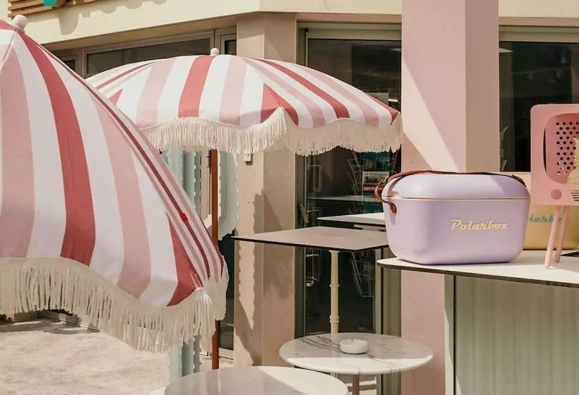 ホテル Greet Hôtel Pont Du Gard   Route D Avignon