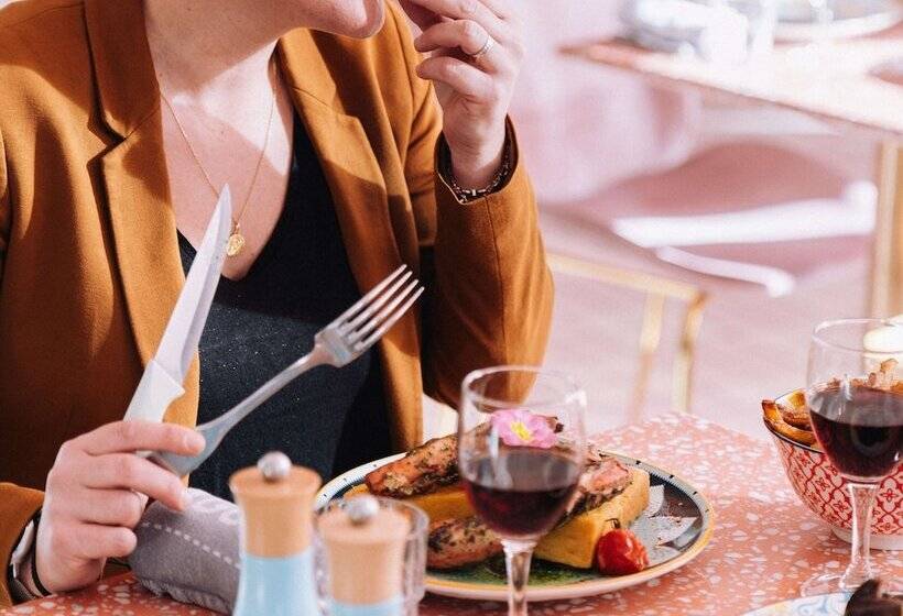 Отель Greet Hôtel Pont Du Gard Route D Avignon