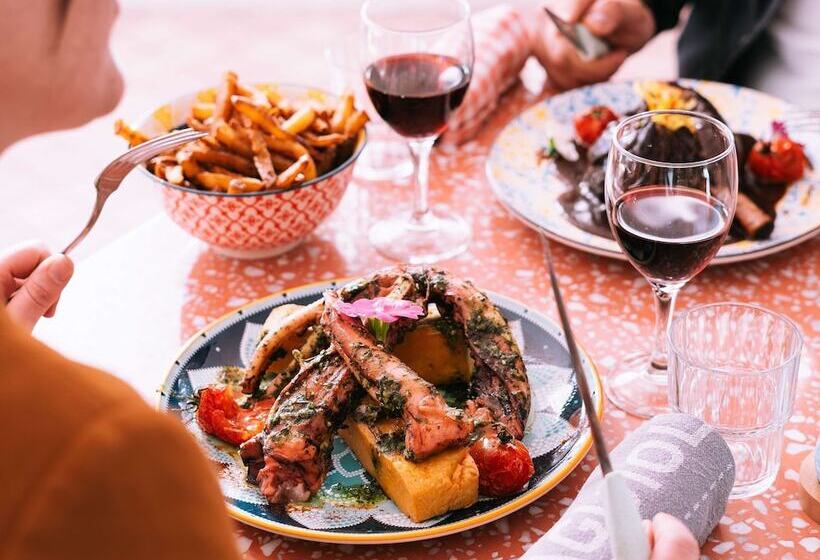 Отель Greet Hôtel Pont Du Gard Route D Avignon