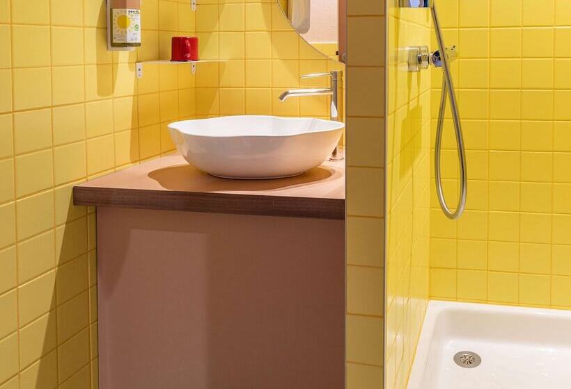 Отель Greet Hôtel Pont Du Gard Route D Avignon