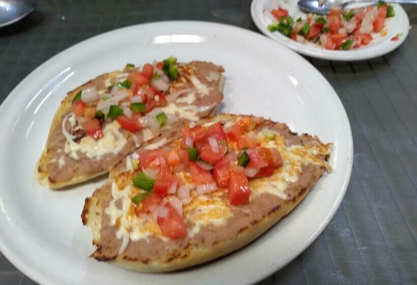 Hotelli Jiménez Plaza