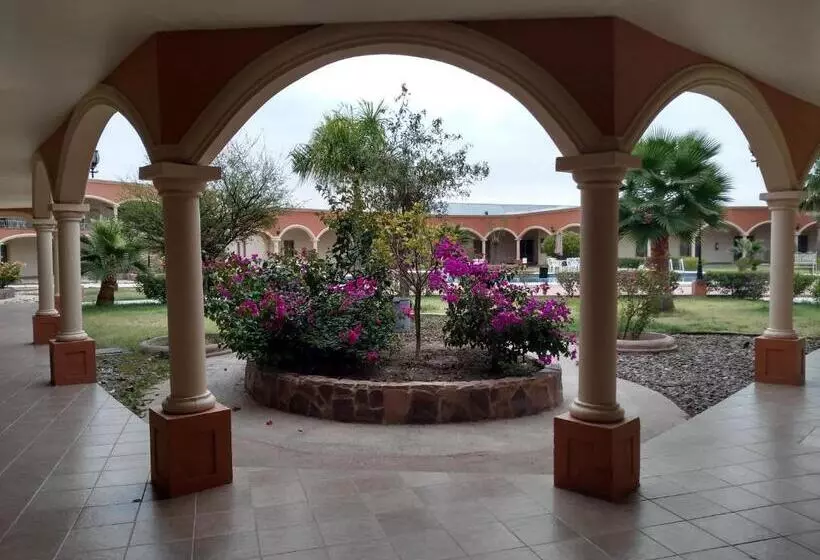 Hotelli Jiménez Plaza