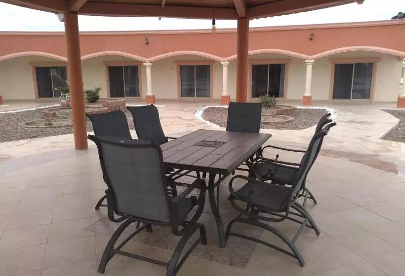 Hotelli Jiménez Plaza