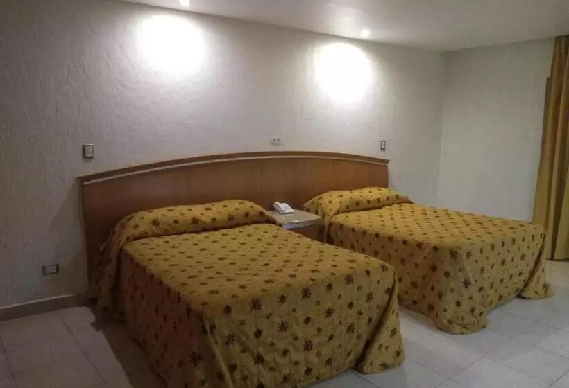 Hotelli Jiménez Plaza