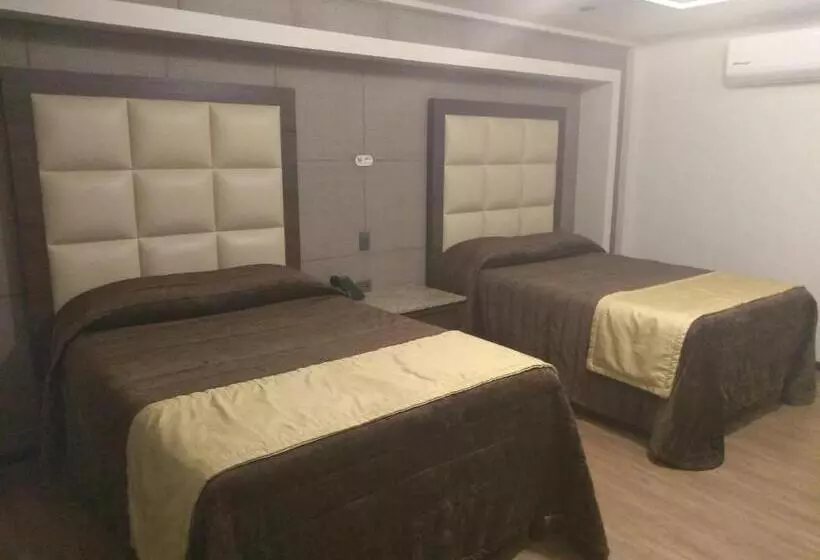 Hotelli Jiménez Plaza