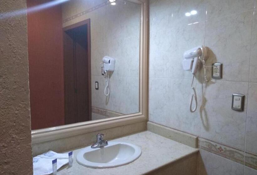 Hotelli Jiménez Plaza