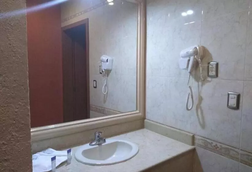 Hotelli Jiménez Plaza