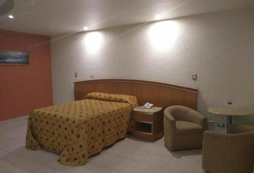 Hotelli Jiménez Plaza