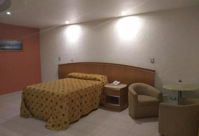 Hotelli Jiménez Plaza