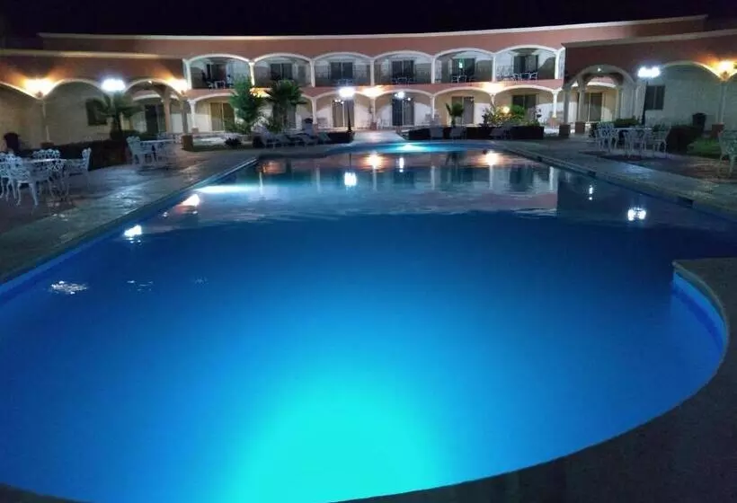 Hotelli Jiménez Plaza