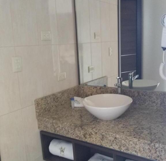 Hotelli Jiménez Plaza