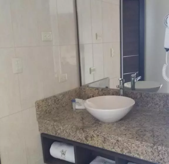 Hotelli Jiménez Plaza