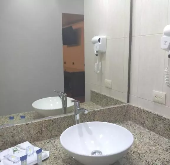 Hotelli Jiménez Plaza