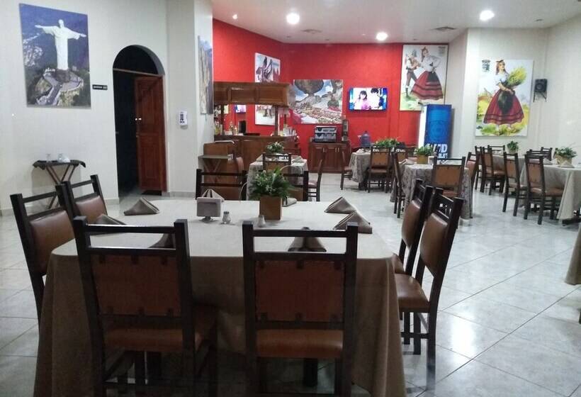 Hotelli Jiménez Plaza