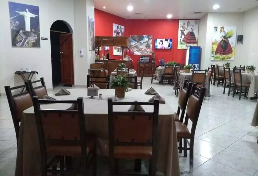 Hotelli Jiménez Plaza