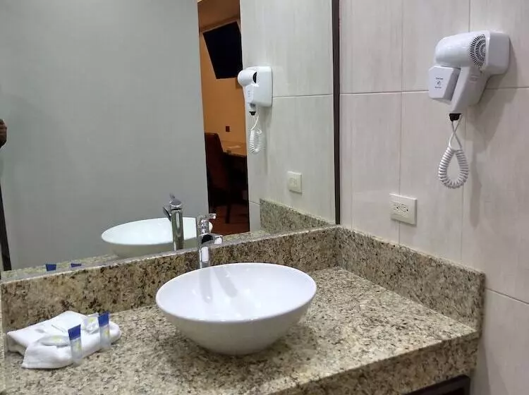 Hotelli Jiménez Plaza