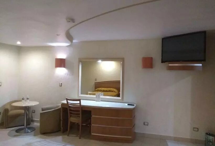 Hotelli Jiménez Plaza