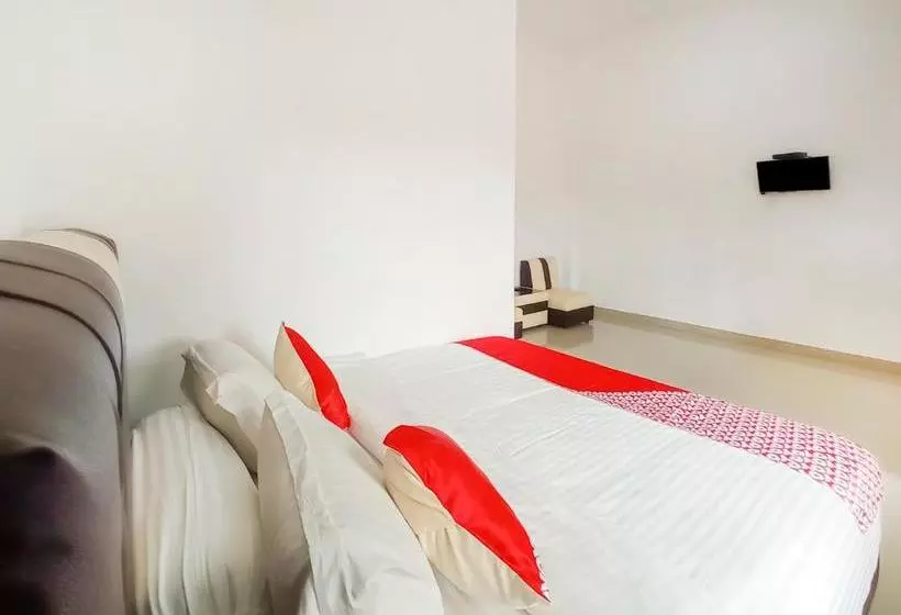 هتل Oyo 3215 Marina