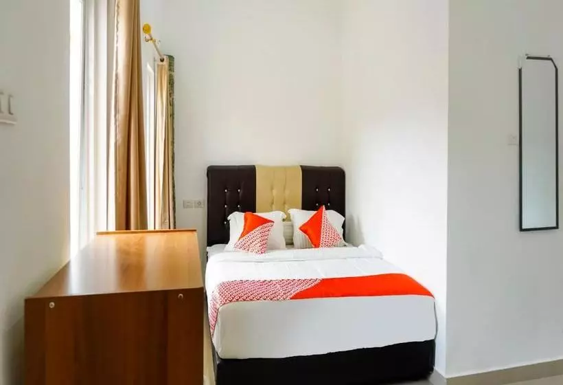 هتل Oyo 3215 Marina