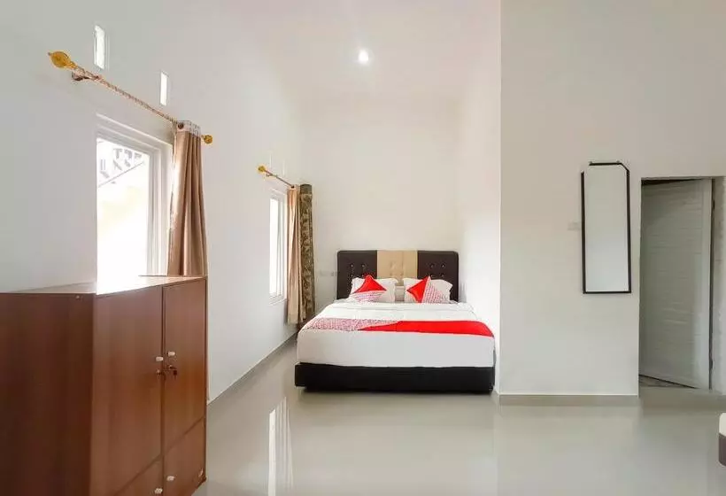 هتل Oyo 3215 Marina