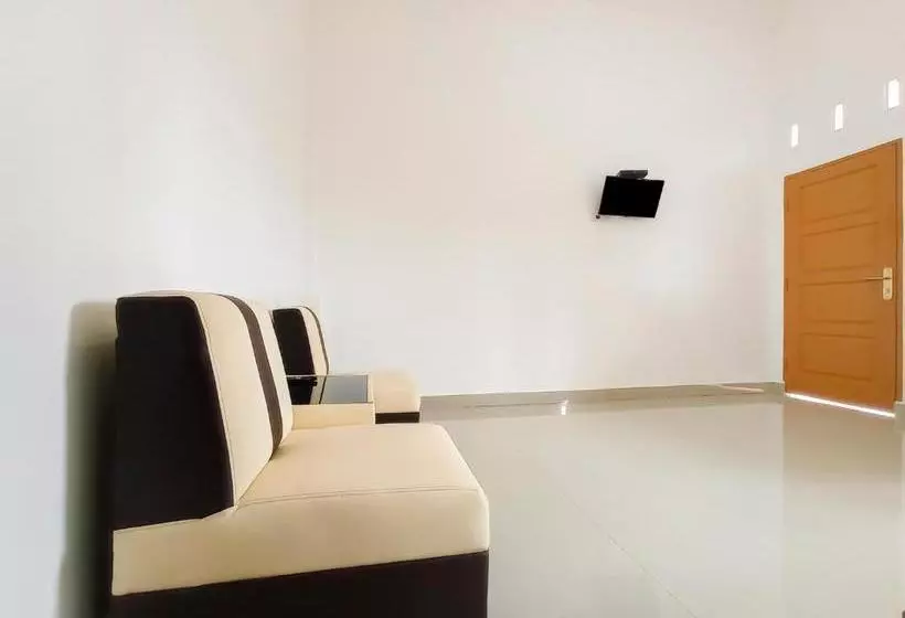 هتل Oyo 3215 Marina