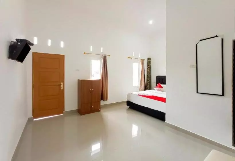 هتل Oyo 3215 Marina