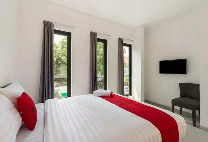 ホテル Reddoorz Near Kaza Mall Surabaya