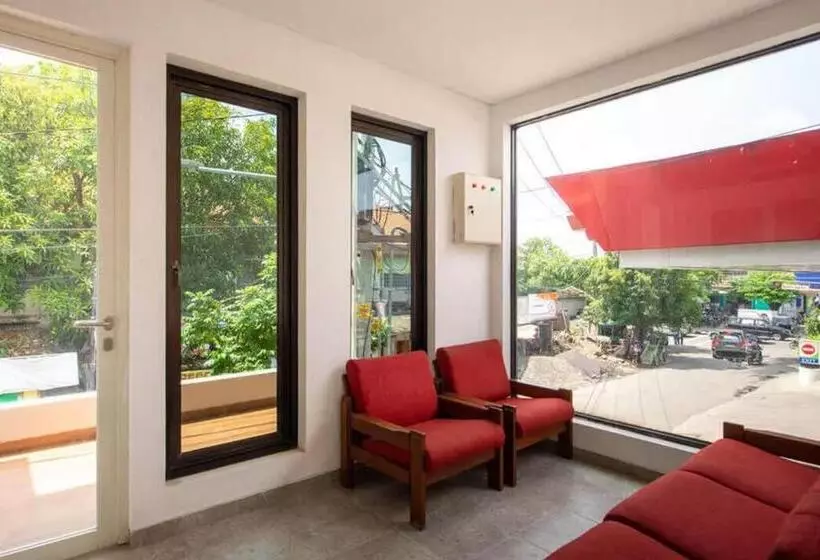 ホテル Reddoorz Near Kaza Mall Surabaya