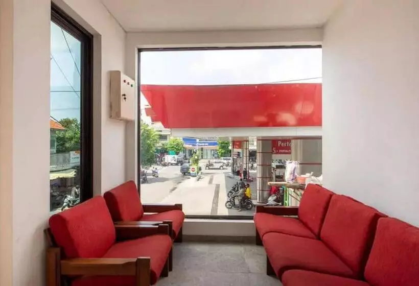 ホテル Reddoorz Near Kaza Mall Surabaya