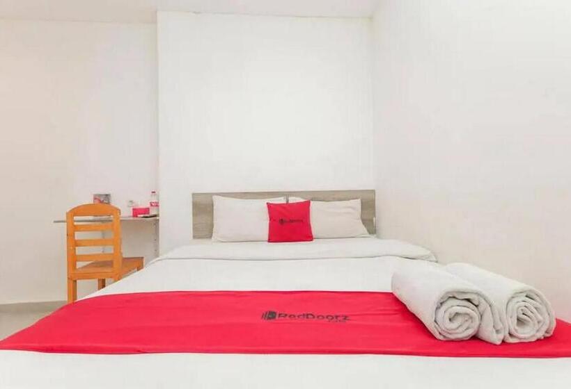 فندق Reddoorz Near Kaza Mall Surabaya