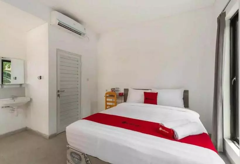 ホテル Reddoorz Near Kaza Mall Surabaya