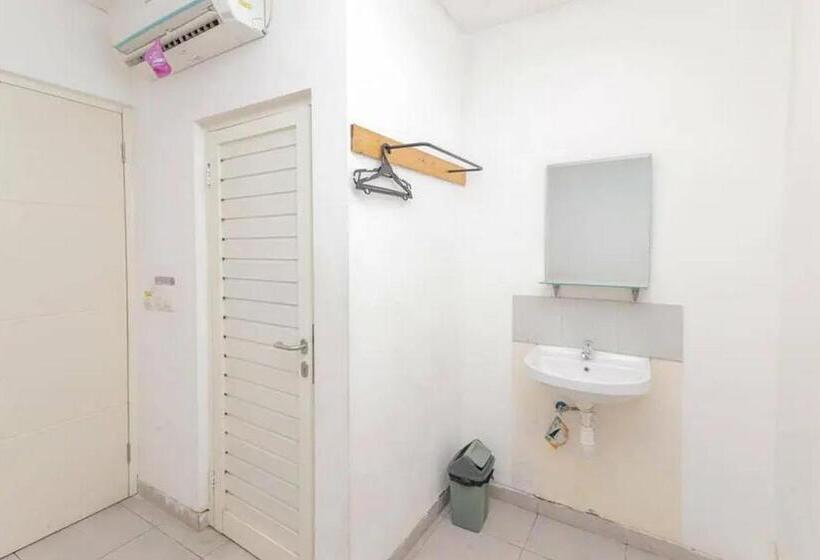 فندق Reddoorz Near Kaza Mall Surabaya