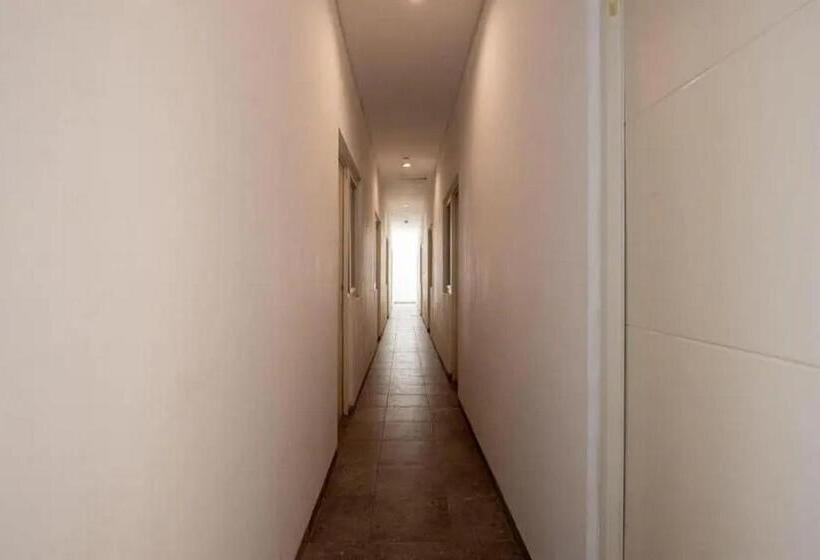 فندق Reddoorz Near Kaza Mall Surabaya