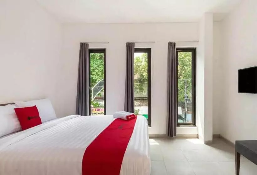 ホテル Reddoorz Near Kaza Mall Surabaya