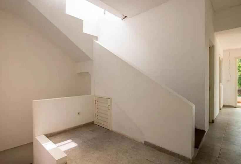 فندق Reddoorz Near Kaza Mall Surabaya