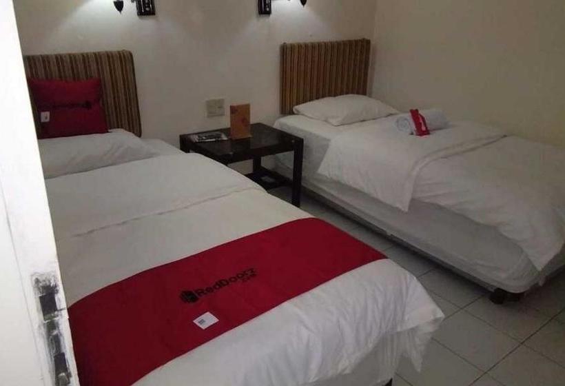 בית מלון כפרי Reddoorz Near Lokawisata Baturaden 2