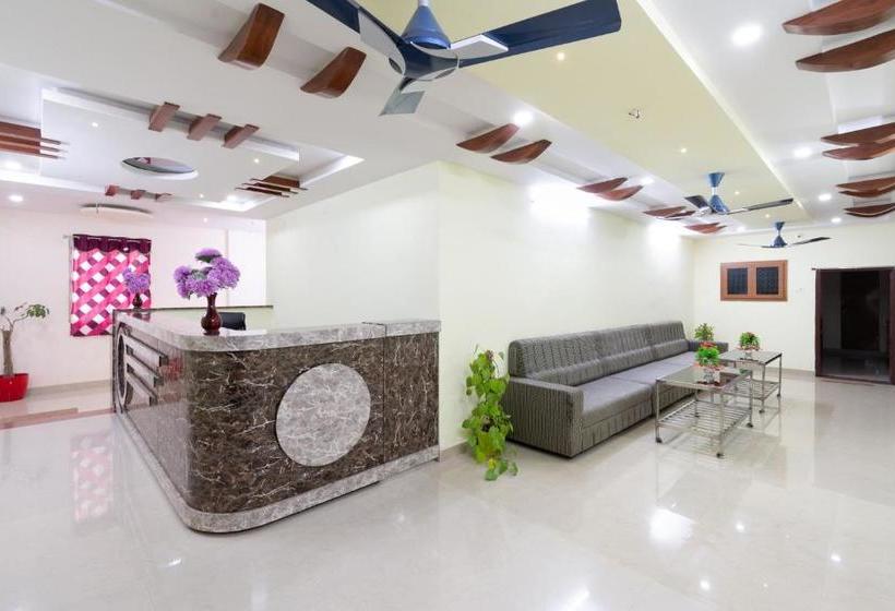 فندق Spot On 65489 Ss Grand