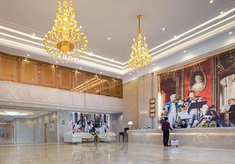 Hotelli Vienna International