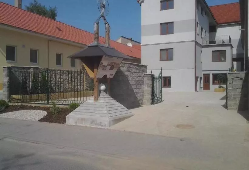 Majatalo Penzión Tvarožek