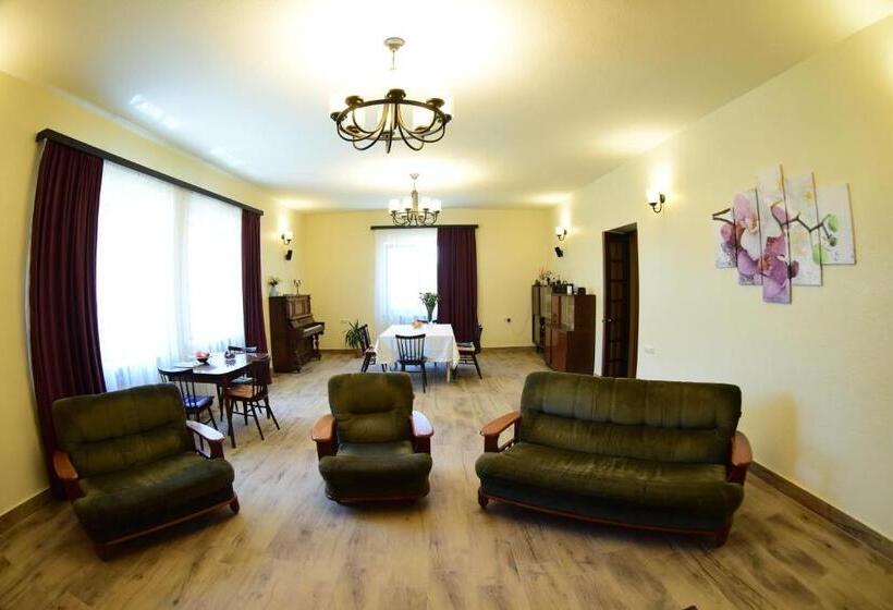 펜션 Red House Hatis