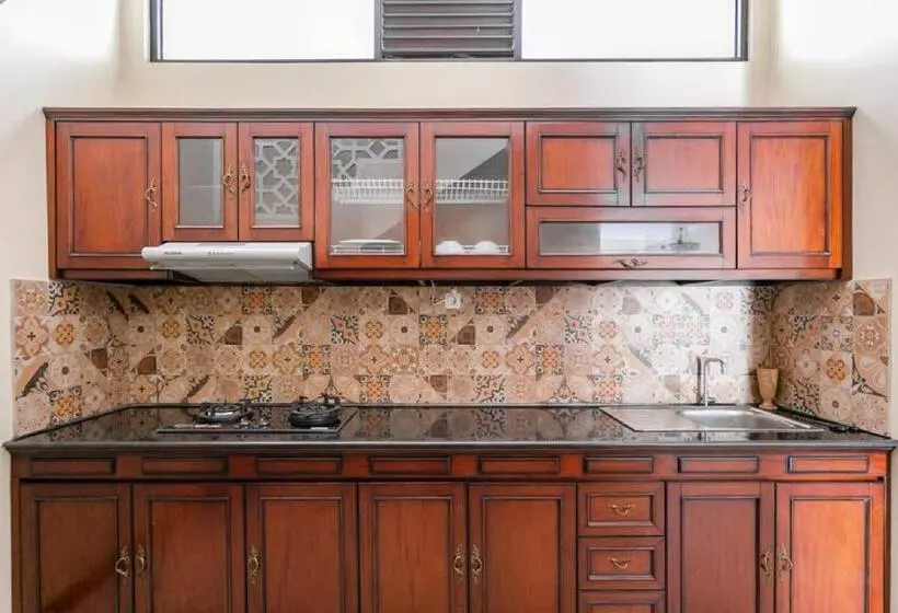 Majatalo Reddoorz Syariah Near Exit Toll Banyumanik Semarang